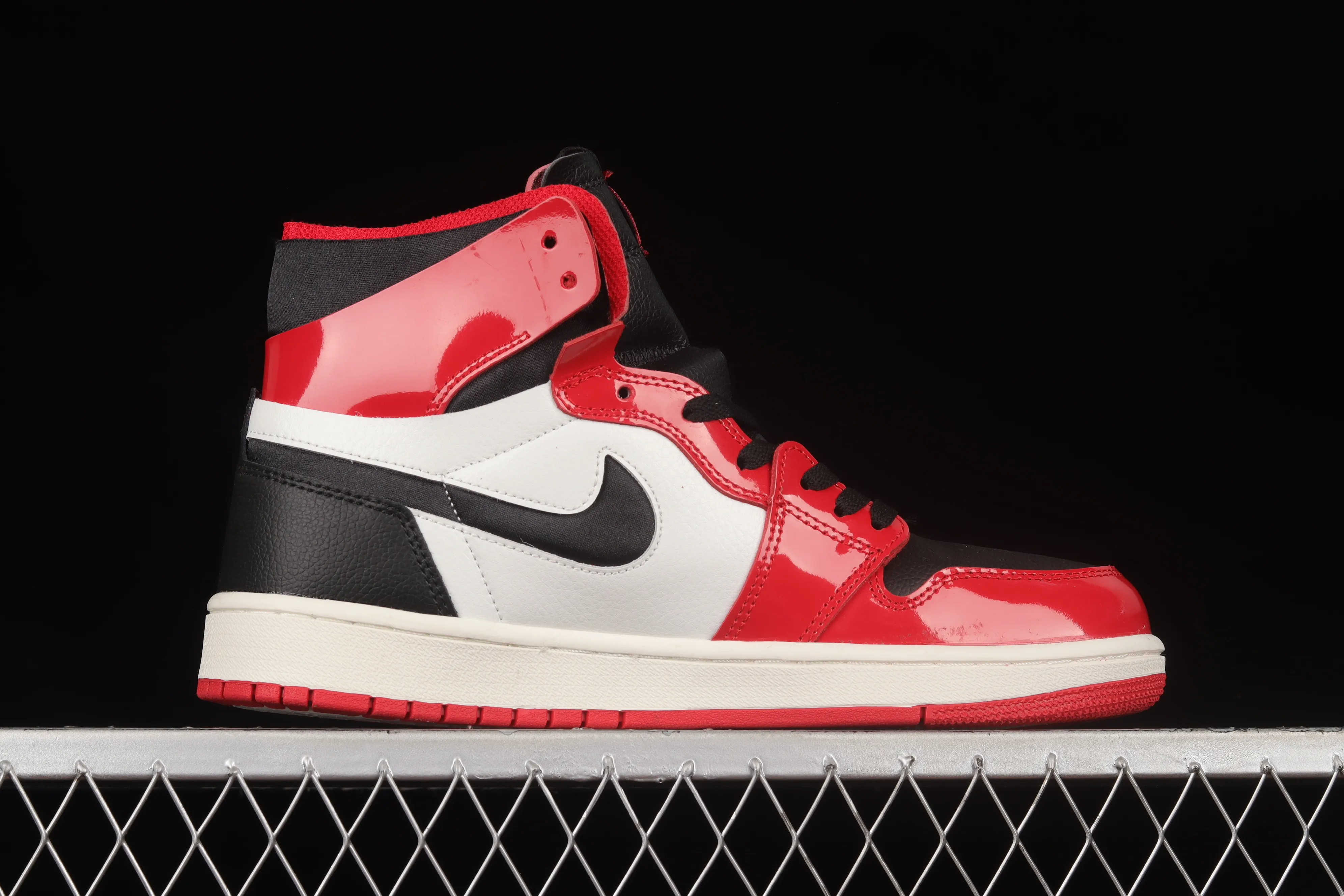 All categories Air Jordan Jordan series basketball shoes Air Jordan 1 High Air Jordan 1 Zoom CMFT AJ1 Joe 1 Chicago white and red color CT0979-610